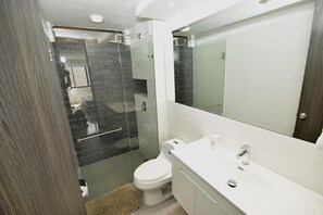 Dusche, Handtücher, Seife, Toilettenpapier