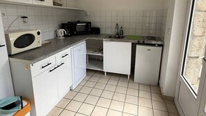 A compact kitchen with a microwave, toaster, sink, and dishwasher. - NEW LISTING, Domaine de KER-PAULT, between St Cast and Matignon, 3-room cottage 5 minutes from... (MATIGNON)