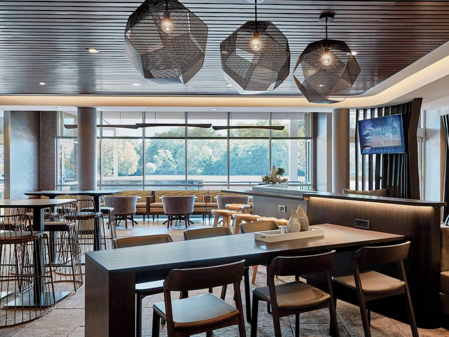 Lobby lounge