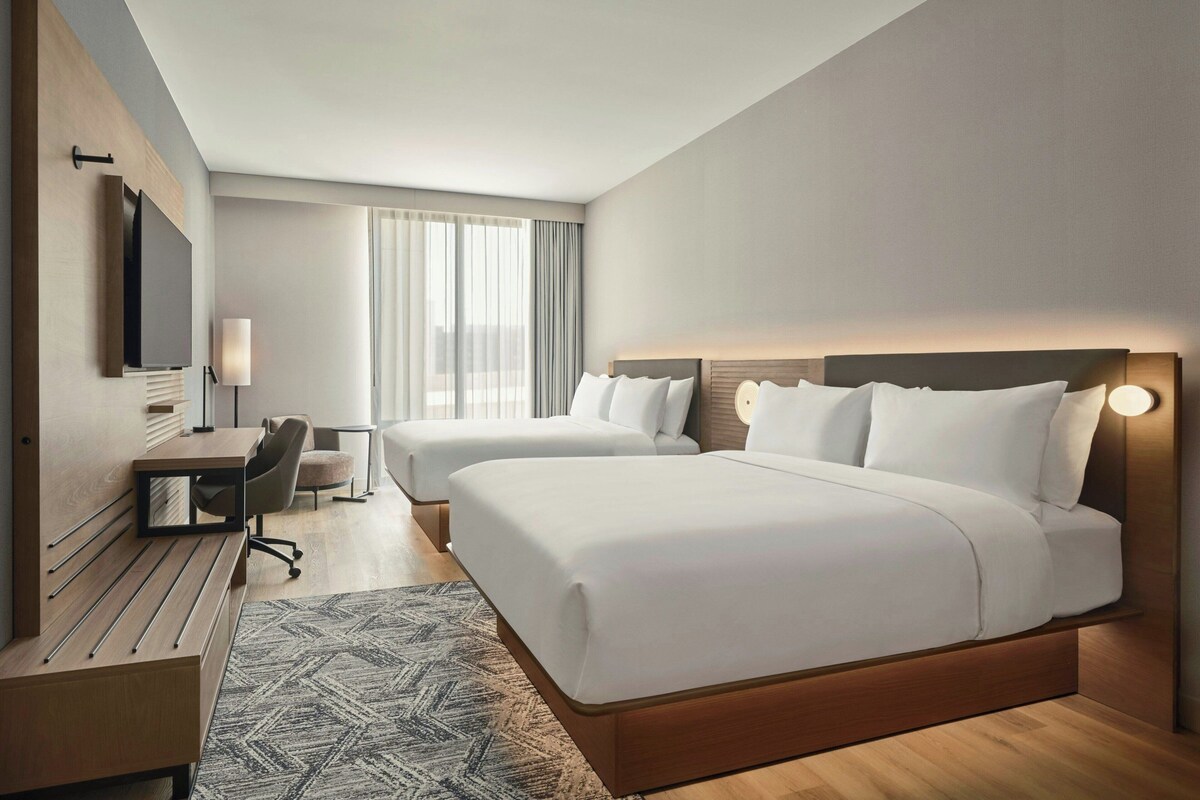 Hypo-allergenic bedding available, in-room safe, laptop workspace