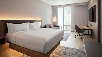 Rom, 1 kingsize-seng med sovesofa | Allergitestet sengetøy, safe på rommet og skrivebord for bærbar PC