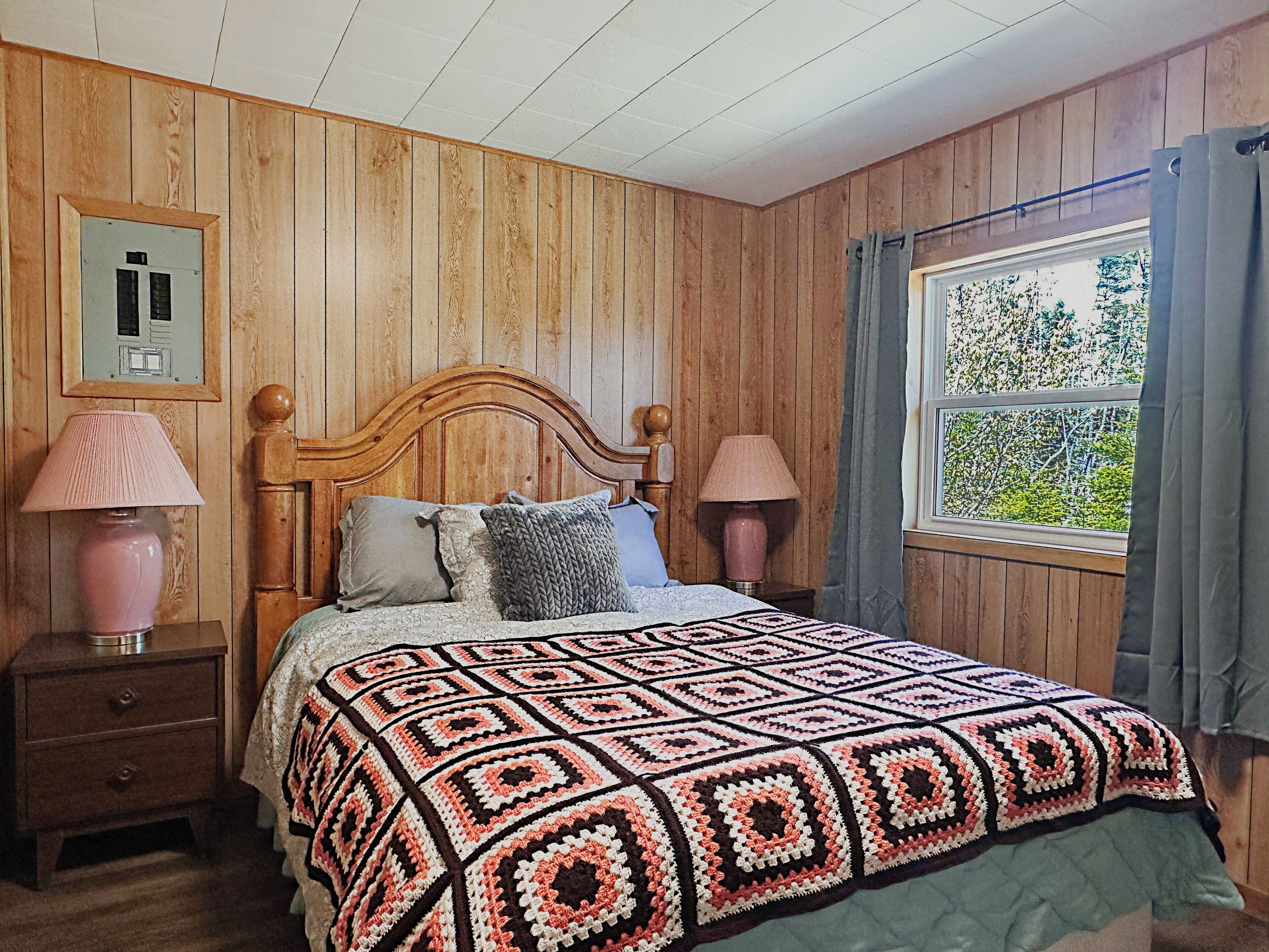 3 bedrooms, internet, bed sheets