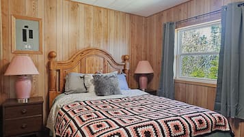 3 bedrooms, internet, bed sheets