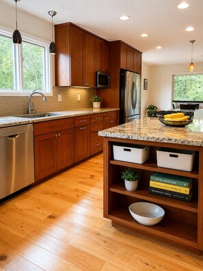 Private kitchen - The Anchorage Sweet Spot w/ Cinema, Gym and Deck (Anchorage)