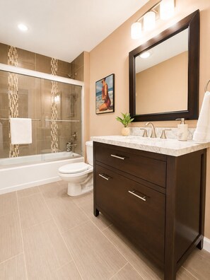 Bathroom - The Anchorage Sweet Spot w/ Cinema, Gym and Deck (Anchorage)