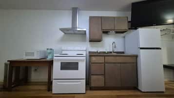 Fridge, stovetop