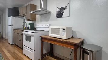 Fridge, stovetop