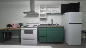 Fridge, stovetop
