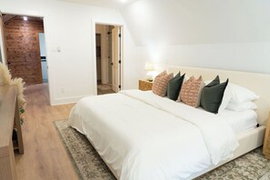 WiFi, bed sheets - Charming 3-bedroom house in beautiful Graford with AC (Graford)