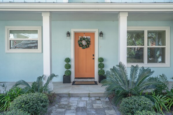 A house with a front door, a wreath, two potted plants, and a window. - 3 Bedroom unit in American Beach,
Fernandina 
5 minutes walk away from the beach (Fernandina Beach)