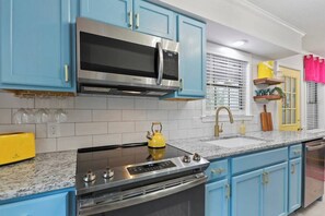 Fridge, microwave, oven, stovetop - Newly Remodeled! Bright & Spacious home! Sleeps 8 (Savannah)