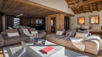 TV, fireplace, stereo