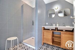 Bathroom - L'Escale du Grand Bois (QUEBRIAC)