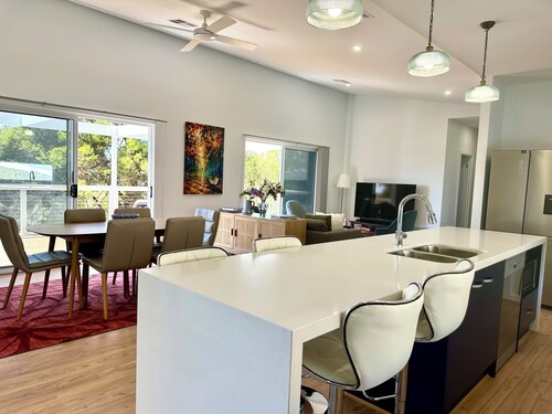 The Blue Nest, Clare
Relax in this calm, stylish space with expansive views.