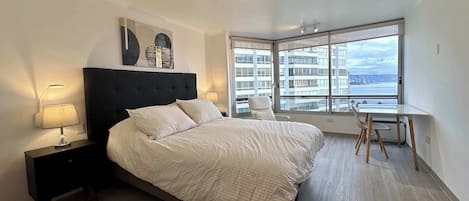 2 bedrooms, desk, iron/ironing board, WiFi