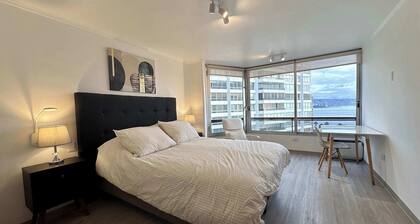 Beachfront Apartment - Home Office Views & Parking