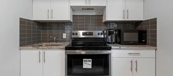 Modern & Spacious Home near Calgary – Perfect Family Getaway