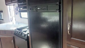 Private kitchen - 3-bedroom CLEAN RV in perfect Maple Ridge with AC (Maple Ridge)