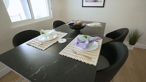 Dining - Calm Luxury Smart Home 2BR - 1 Spa Bath near LAX/ Sofi/Intuit/Beach (Inglewood)