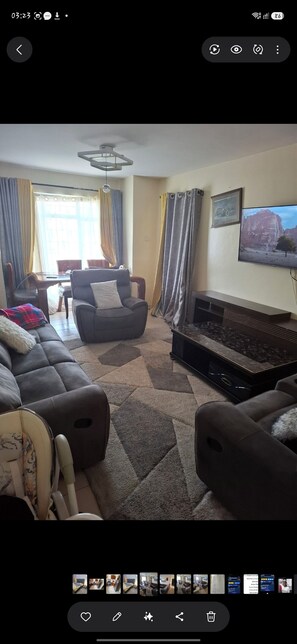 Living area - 2-bedroom apartment with AC in quaint Nairobi neighborhood (Nairobi)