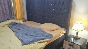 2 bedrooms, iron/ironing board, WiFi, bed sheets - 2-bedroom apartment with AC in quaint Nairobi neighborhood (Nairobi)