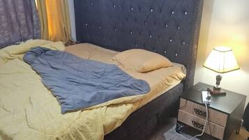 2 bedrooms, iron/ironing board, WiFi, bed sheets