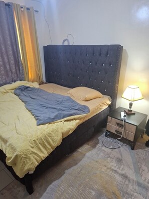 2 bedrooms, iron/ironing board, WiFi, bed sheets - 2-bedroom apartment with AC in quaint Nairobi neighborhood (Nairobi)