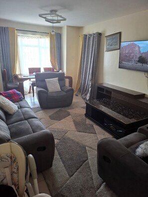 Living area - 2-bedroom apartment with AC in quaint Nairobi neighborhood (Nairobi)
