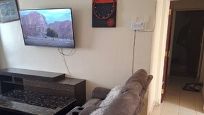 Living area - 2-bedroom apartment with AC in quaint Nairobi neighborhood (Nairobi)
