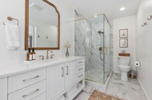 Bathroom - The Perfect Lakeside Retreat on Lake Edward, hot tub, lake view & cozy speakeasy (Nisswa)