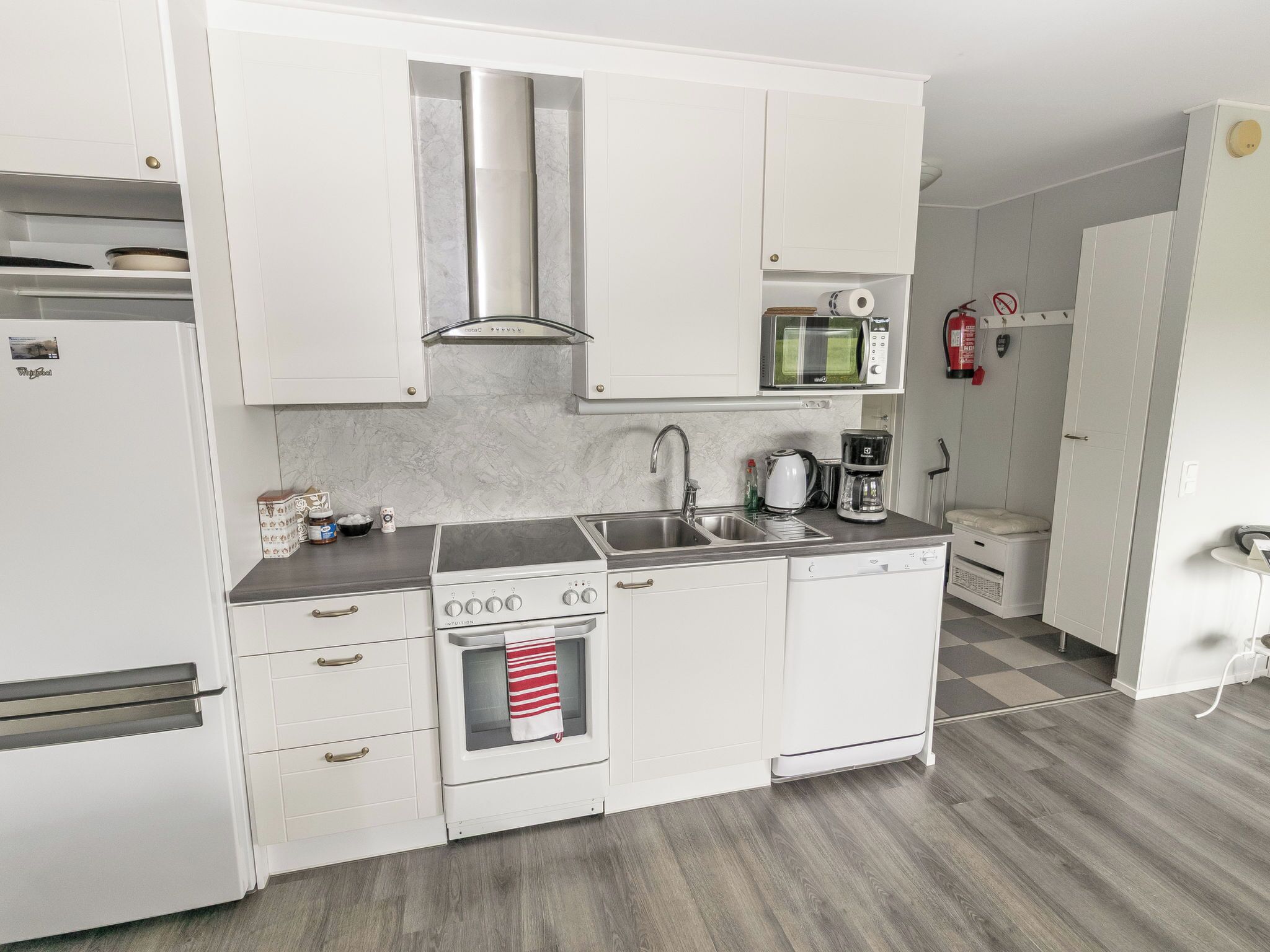 Fridge, microwave, dishwasher, cookware/dishes/utensils