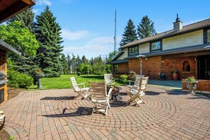 Terrace/patio - Blue Sky Meadows | 17-Acre Heritage Wedding Estate (Calgary)
