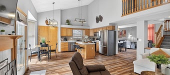 Charming 4BR/5-Bed Home Patio & Big Yard BBQ