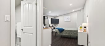 Cozy Studio w/ Parking | Heart of Ridgetown