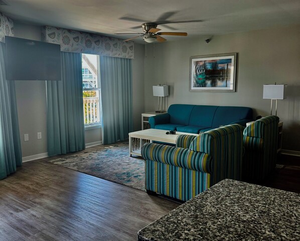 Living area - Cozy 2-bedroom condo with a quick walk the beach. (Atlantic Beach)