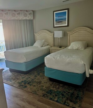 Room - Cozy 2-bedroom condo with a quick walk the beach. (Atlantic Beach)