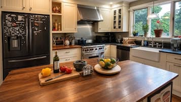 Geladeira, micro-ondas, fogão, cooktop