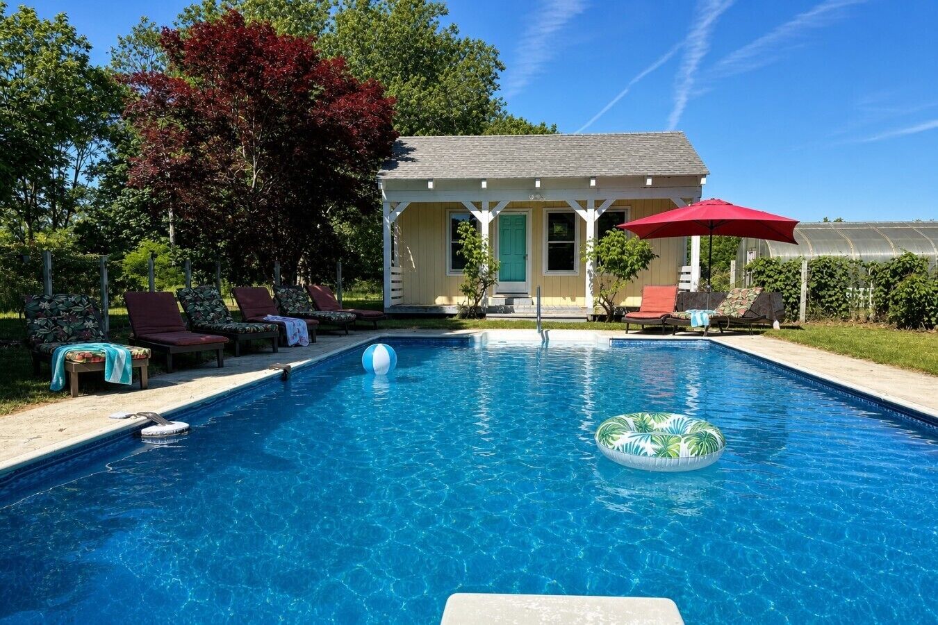 プール. Great for group events, pool parties, and chefs looking to cook for large groups.