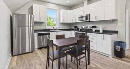 Iconic Red Victorian | 3BR Ridgetown Retreat