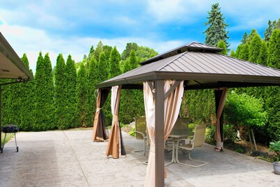 Spacious Home• Gazebo• BBQ• Full Kitchen• 3BR