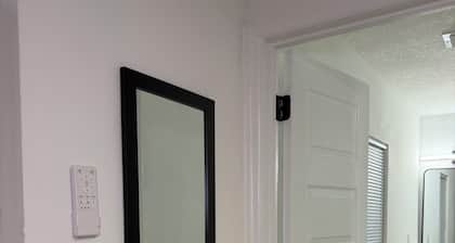 Budget-Friendly Tampa Stay I
Sleeps 2 + Parking