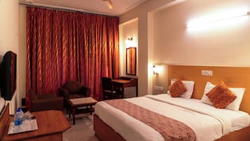Deluxe Room | In-room safe, iron/ironing board, free WiFi