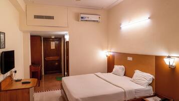 In-room safe, iron/ironing board, free WiFi