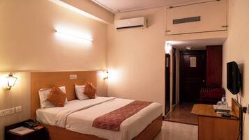 In-room safe, iron/ironing board, free WiFi