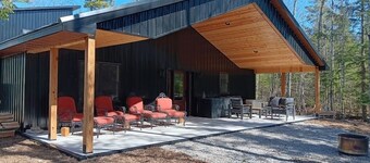Secluded Lake Michigan Retreat 4BR/4BA, EV Charging, Near Cave Point