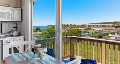 Waterfront condo, bay views, private deck, sandy beach, bikes, kayaks, updated!