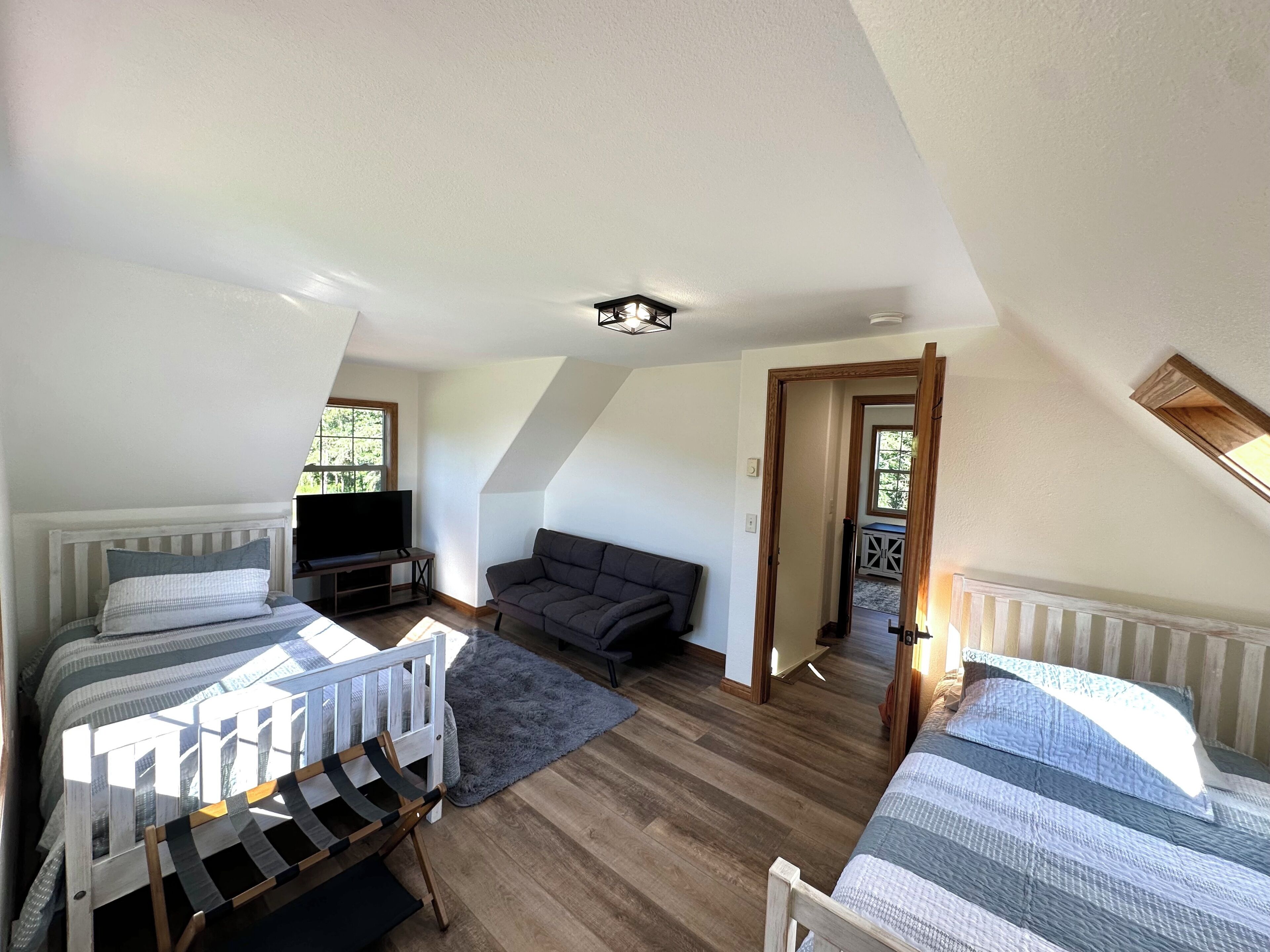 Travel cot, free WiFi, bed sheets