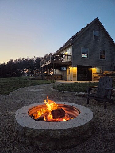 Cozy 3-bedroom farmhouse in gorgeous La Farge with AC
