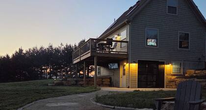 Cozy 3-bedroom farmhouse in gorgeous La Farge with AC