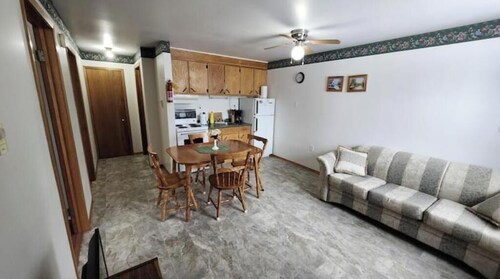 Crocker Cabins Unit 3 - offers a self‑contained efficiency unit in Gros Morne.